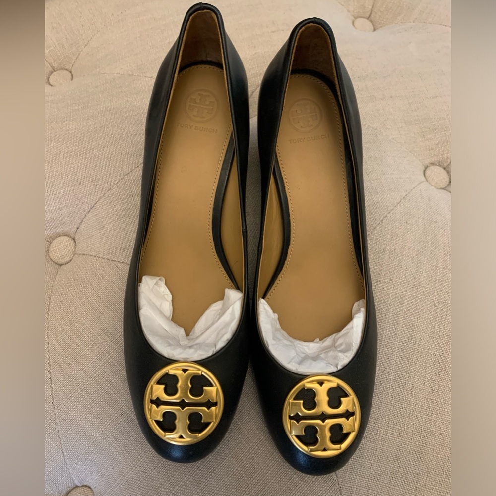 - SOLD- Stunning Authentic Tory Burch Black short pumps - size 9.5 women’s